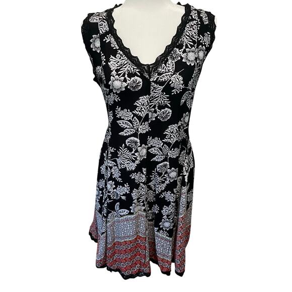 Lola P. Dress Sleeveless Sz M Tie Waist V-Neck Crochet Lace Trim Black White Red - Picture 1 of 9